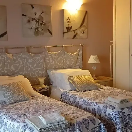 Mums Con Colonnina Elettrica Bed & Breakfast *