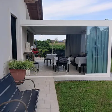 Mums Con Colonnina Elettrica Oda ve Kahvaltı 4*