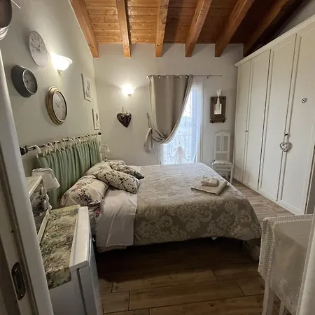Mums Con Colonnina Elettrica Bed and Breakfast Βιτσέντζα